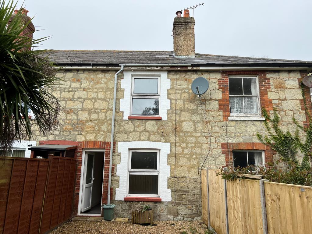 Lot: 148 - TWO-BEDROOM HOUSE FOR INVESTMENT OR OCCUPATION - Rear elevation from garden